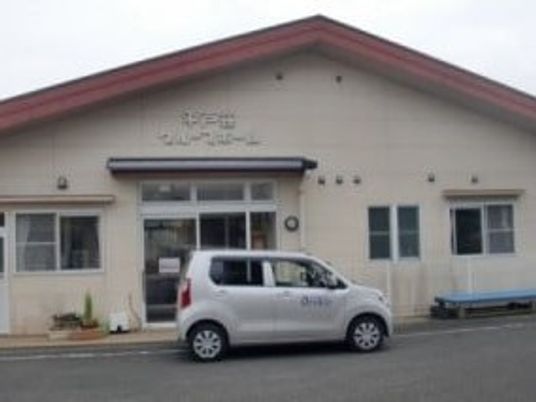 建物正面の外観  