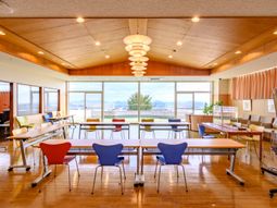 多機能スペースの明るい様子