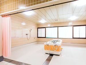 明るい浴室  