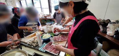 料理を準備する様子