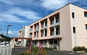 3階建ての建物外観
