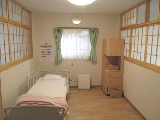 落ち着いた個室の居室
