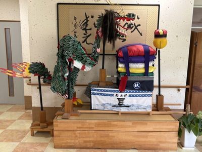 伝統的な飾り物の廊下