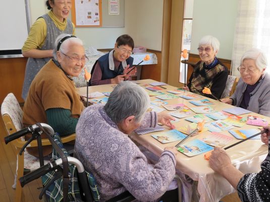 多目的室で笑顔の活動