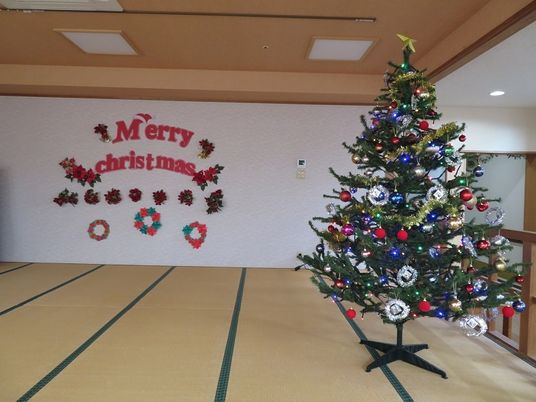 和室にクリスマスツリー