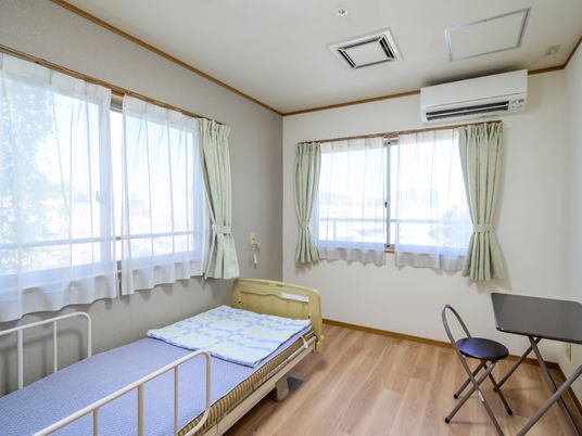 広々とした明るい居室
