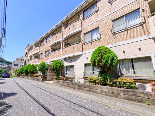 多階建て建物の外観