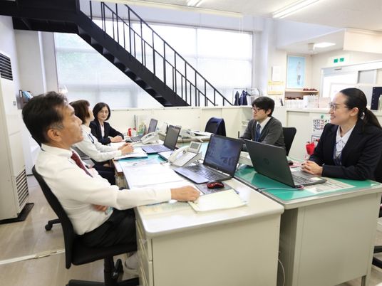 スタッフ会議の執務室  
