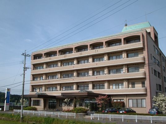 明るい外観の建物