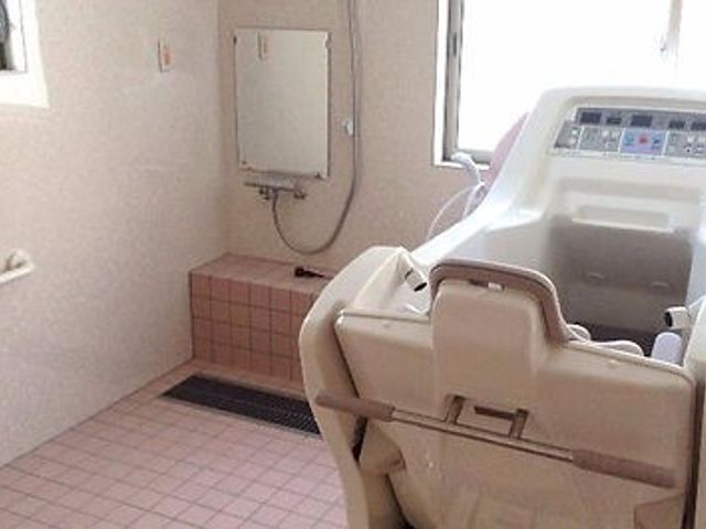 機械浴槽の浴室 浴室 介護に配慮した設備が整った浴室です。機械浴槽があり、安心してご利用いただけます。