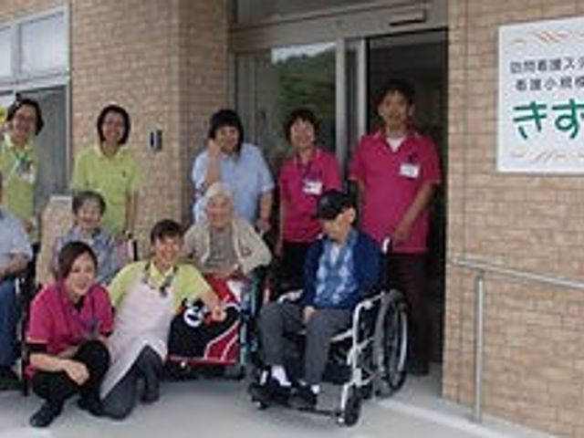 スタッフイメージ スタッフイメージ 笑顔があふれるスタッフと利用者の皆さん。和やかな雰囲気で働くことができます。