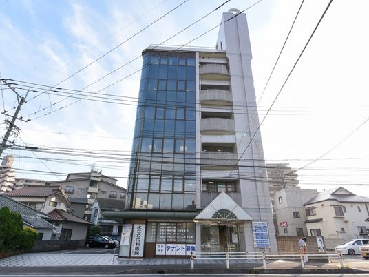 都市型の建物の外観