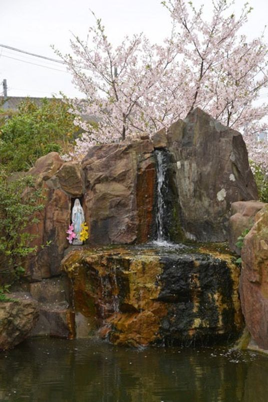 自然の癒しを提供する庭