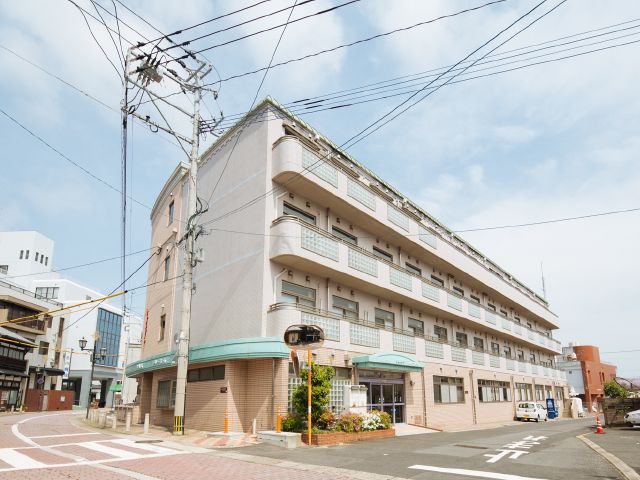 明るい雰囲気の外観 外観 清潔感溢れる外観が印象的です。周囲には緑もあり、落ち着いた環境の中で過ごせることでしょう。