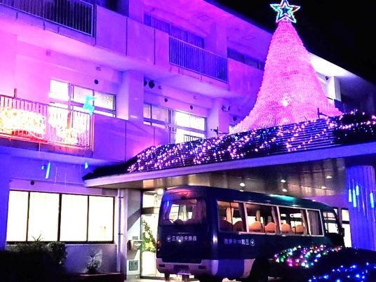 夜の建物外観  