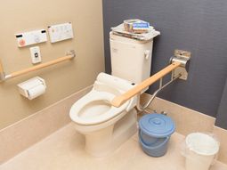 バリアフリー設計のトイレ
