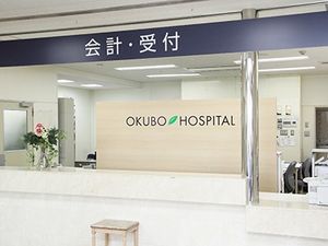 受付カウンターのあるロビー  