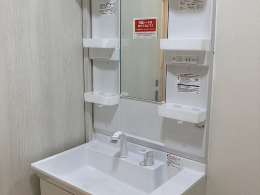 明るい洗面台  