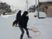 除雪する屋外通路  