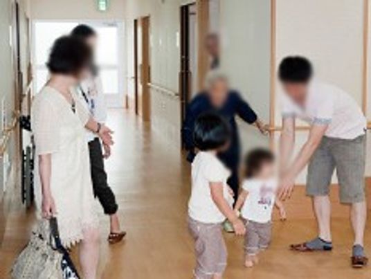 賑やかな廊下