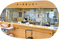 スタッフが働くカウンター