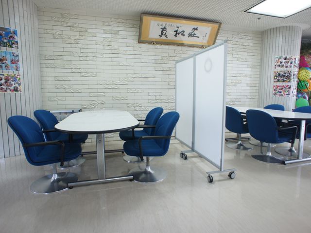 コミュニケーションの場 ダイニングルーム 明るい空間にあるダイニングルームです。柔らかい色調でリラックスできる環境が整っています。