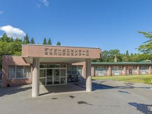 施設の正面玄関外観  
