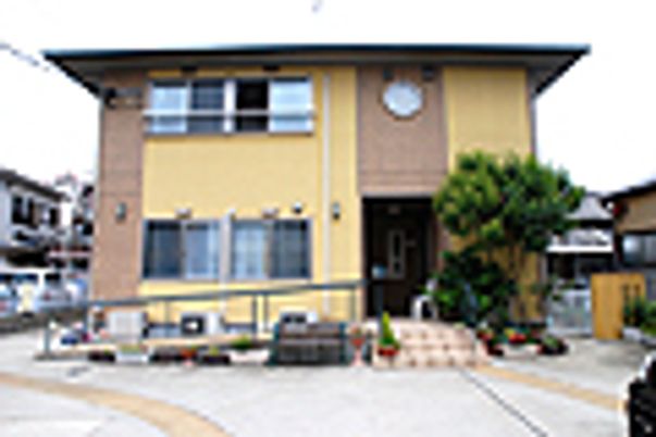 明るい庭の景観