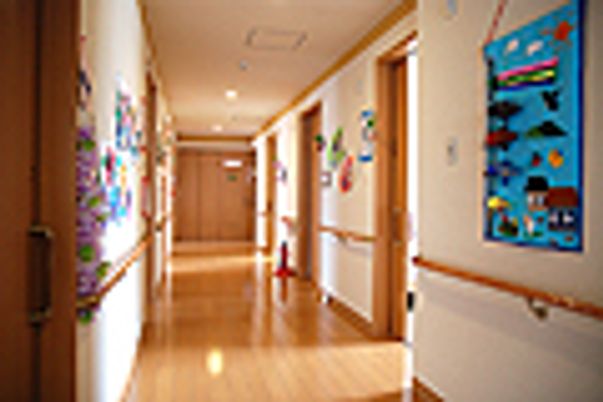 廊下の明るい空間