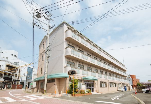 落ち着いた色合いの外観