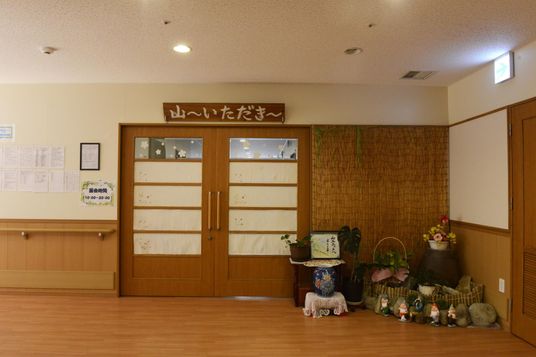 飾りがある廊下
