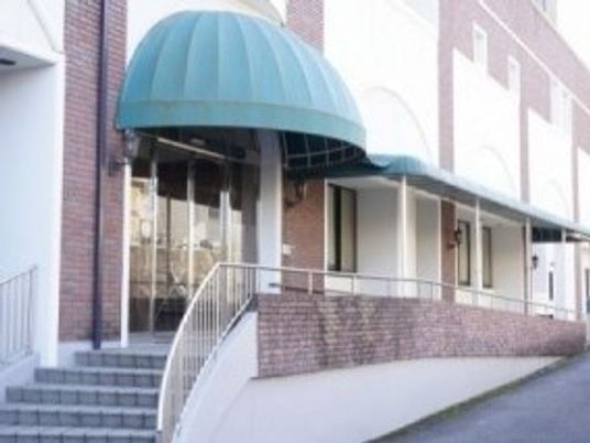 建物正面の外観  