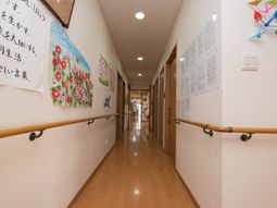 介護施設の温かい廊下