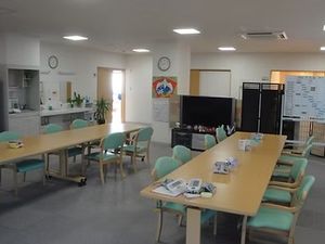 明るい食堂の室内  