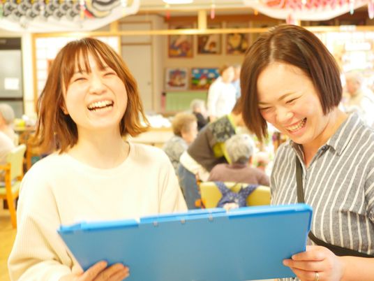 楽しそうな様子の女性たち