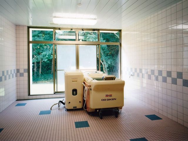 広々とした自然光の浴室 浴室 自然光が差し込む明るい洗い場です。広々としており、快適に使用できます。