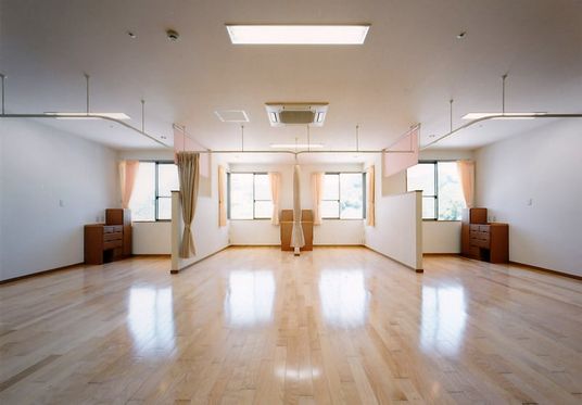 明るく広々とした部屋