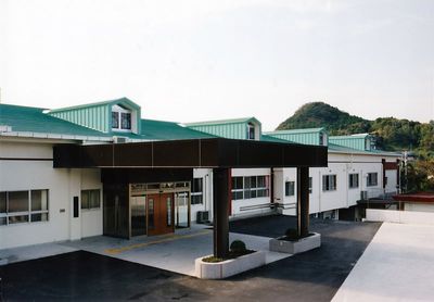 緑の屋根の外観