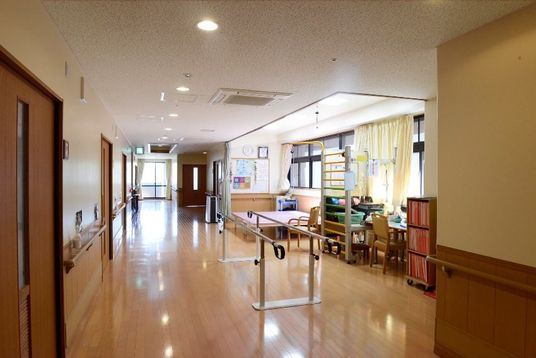 手すり付きの廊下