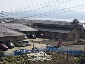 施設外観と周辺風景