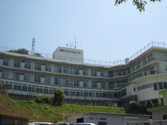 広がりのある建物外観
