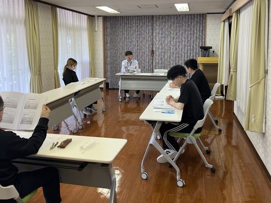 多目的室で学習中の様子  