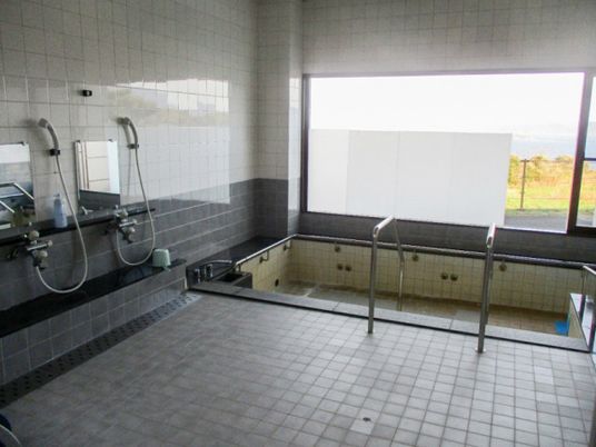 広々とした浴室