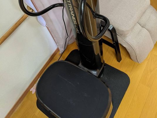 運動機器が置かれた室内  