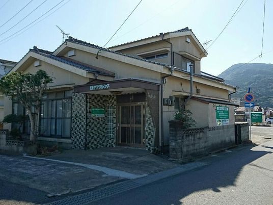 住宅街の介護施設外観  