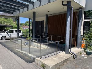 駐車場側のエントランス