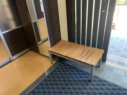 入り口のベンチ