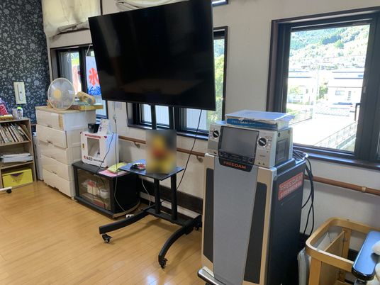 自然光が入るラウンジ