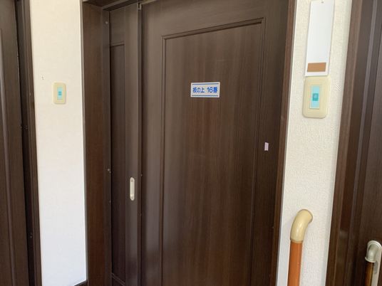 落ち着いた雰囲気の廊下