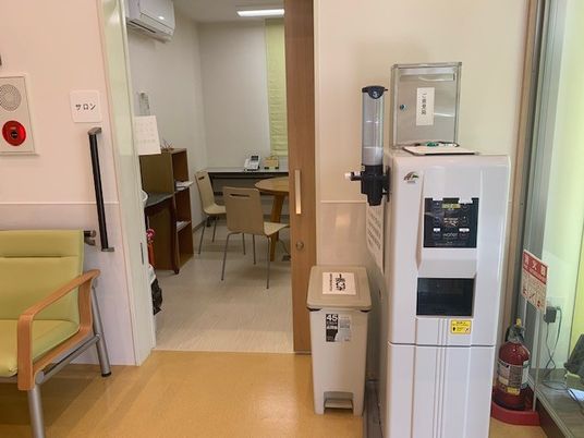 サロン入口の内観  